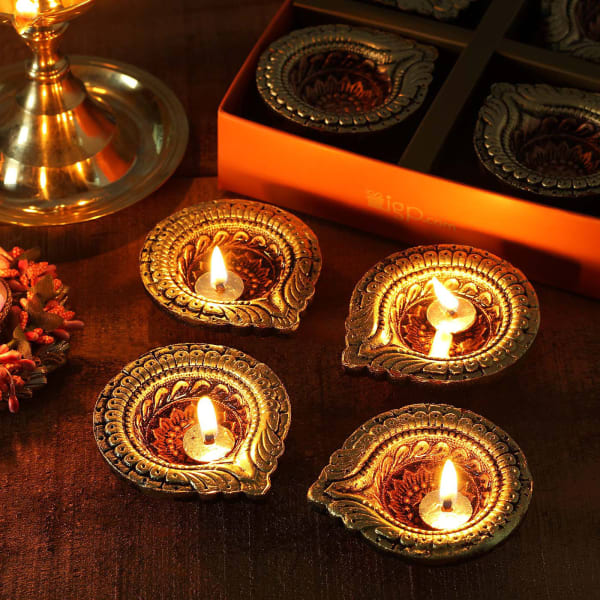 Decorate Diyas At Home For Diwali