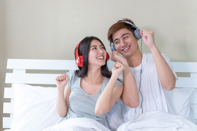 couple listening to music